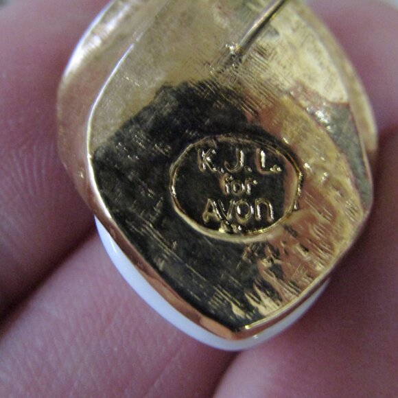 Vintage K.J.L. for Avon White Rose Bud Earrings - Picture 5 of 5